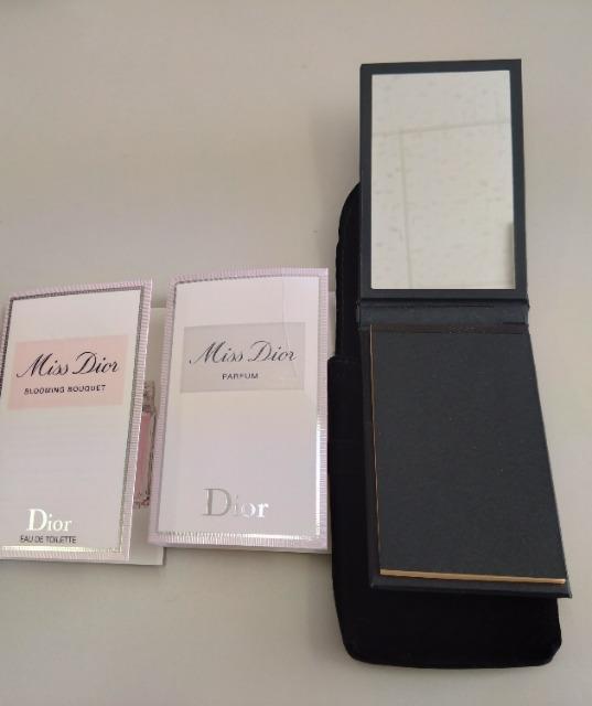 CHANEL シャネル 手鏡あぶらとり紙セット ロゴ入り入れ物つき その他 < 女性ファッション CHANEL シャネル 手鏡あぶらとり紙セット ロゴ入り入れ物つき その他 < 女性ファッションの