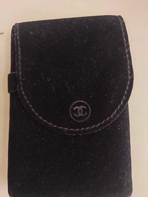 CHANEL シャネル 手鏡あぶらとり紙セット ロゴ入り入れ物つき その他 < 女性ファッション CHANEL シャネル 手鏡あぶらとり紙セット ロゴ入り入れ物つき その他 < 女性ファッションの