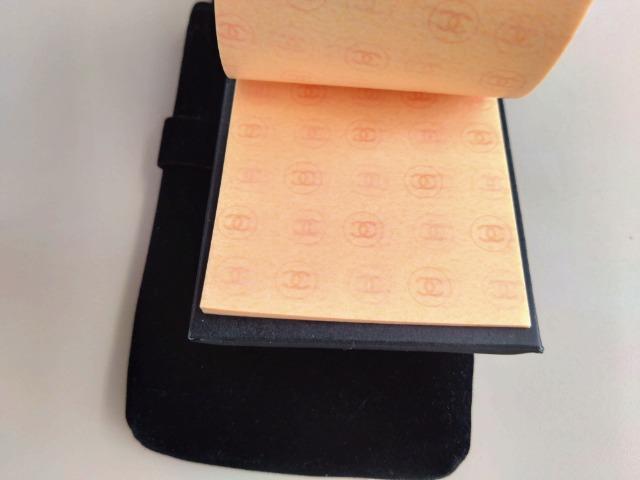 CHANEL シャネル 手鏡あぶらとり紙セット ロゴ入り入れ物つき その他 < 女性ファッション CHANEL シャネル 手鏡あぶらとり紙セット ロゴ入り入れ物つき その他 < 女性ファッションの