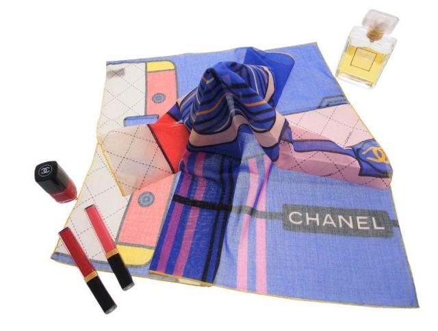シャネル ハンカチ 大判サイズ トランク トラベルバッグ柄 コットン ブルー系 CHANEL【鑑定済】 < ブランド  シャネル ハンカチ 大判サイズ トランク トラベルバッグ柄 コットン ブルー系 CHANEL【鑑定済】 < ブランドの