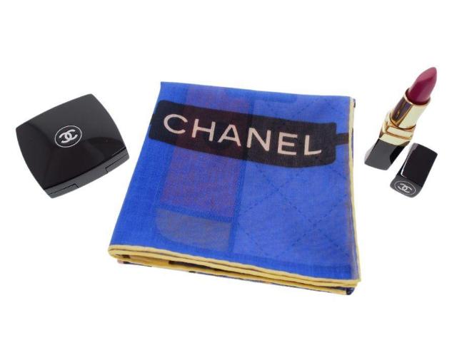 シャネル ハンカチ 大判サイズ トランク トラベルバッグ柄 コットン ブルー系 CHANEL【鑑定済】 < ブランド  シャネル ハンカチ 大判サイズ トランク トラベルバッグ柄 コットン ブルー系 CHANEL【鑑定済】 < ブランドの