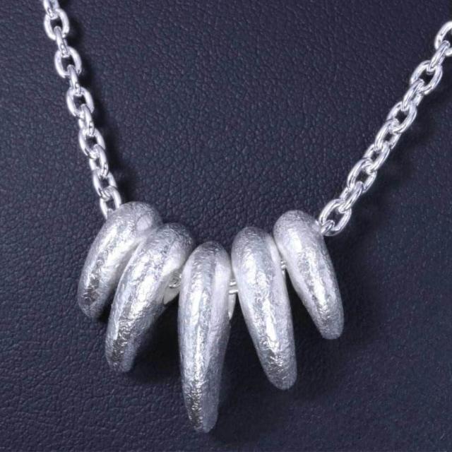 シルバー950ペンダントトップ 八尺瓊 勾玉 龍頭 シルバー925 あずきチェーン線型0.8mm 長さ50cmネックレス 白仕上げ < 男性アクセサリー/時計 シルバー950ペンダントトップ 八尺瓊 勾玉 龍頭 シルバー925 あずきチェーン線型0.8mm 長さ50cmネックレス 白仕上げ < 男性アクセサリー/時計の