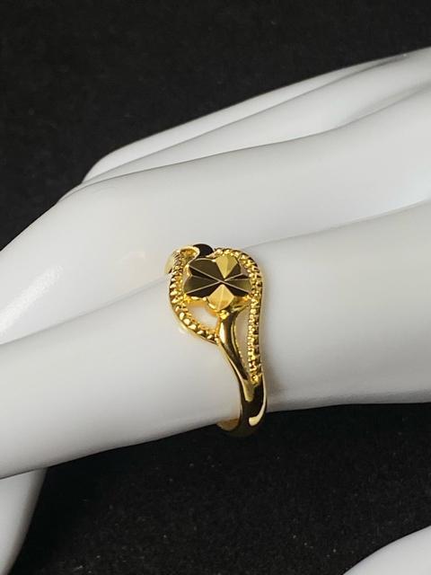 高級 赤金 地金リング 黄金色 四つ葉 クローバーデザイン 美品 大人気 < 女性アクセサリー/時計 高級 赤金 地金リング 黄金色 四つ葉 クローバーデザイン 美品 大人気 < 女性アクセサリー/時計の