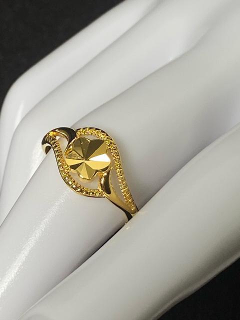 高級 赤金 地金リング 黄金色 四つ葉 クローバーデザイン 美品 大人気 < 女性アクセサリー/時計 高級 赤金 地金リング 黄金色 四つ葉 クローバーデザイン 美品 大人気 < 女性アクセサリー/時計の