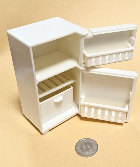 ミニチュア★冷蔵庫@★2ドア★ホワイト★リカちゃんやシルバニアに★ドールハウスに★ < おもちゃ  ミニチュア★冷蔵庫@★2ドア★ホワイト★リカちゃんやシルバニアに★ドールハウスに★ < おもちゃの