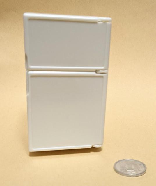ミニチュア★冷蔵庫@★2ドア★ホワイト★リカちゃんやシルバニアに★ドールハウスに★ < おもちゃ  ミニチュア★冷蔵庫@★2ドア★ホワイト★リカちゃんやシルバニアに★ドールハウスに★ < おもちゃの