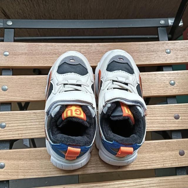 新品 15cm キッズ スニーカーホワイト シューズ 靴 裏起毛 < キッズ/ベビー  新品 15cm キッズ スニーカーホワイト シューズ 靴 裏起毛 < キッズ/ベビーの