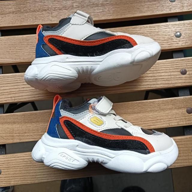 新品 15cm キッズ スニーカーホワイト シューズ 靴 裏起毛 < キッズ/ベビー  新品 15cm キッズ スニーカーホワイト シューズ 靴 裏起毛 < キッズ/ベビーの