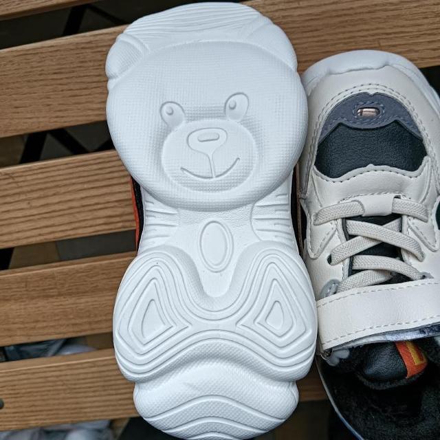 新品 15cm キッズ スニーカーホワイト シューズ 靴 裏起毛 < キッズ/ベビー  新品 15cm キッズ スニーカーホワイト シューズ 靴 裏起毛 < キッズ/ベビーの