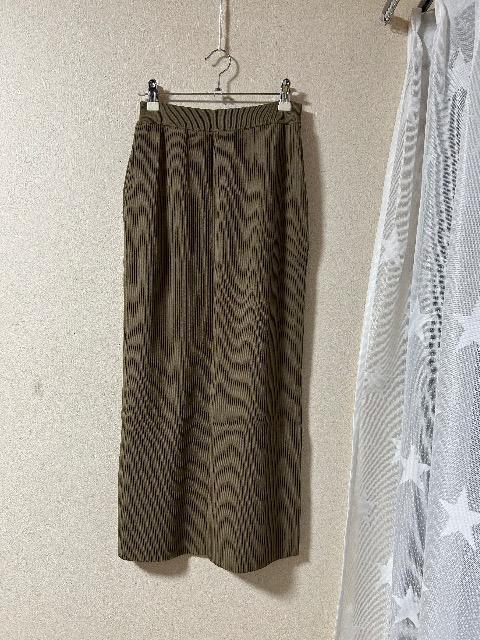 新品タグ付きAMERICAN HOLIC2wayアイレット刺繍スリーブBL & BARNYARDSTORMニットスカート < ブランド  新品タグ付きAMERICAN HOLIC2wayアイレット刺繍スリーブBL & BARNYARDSTORMニットスカート < ブランドの