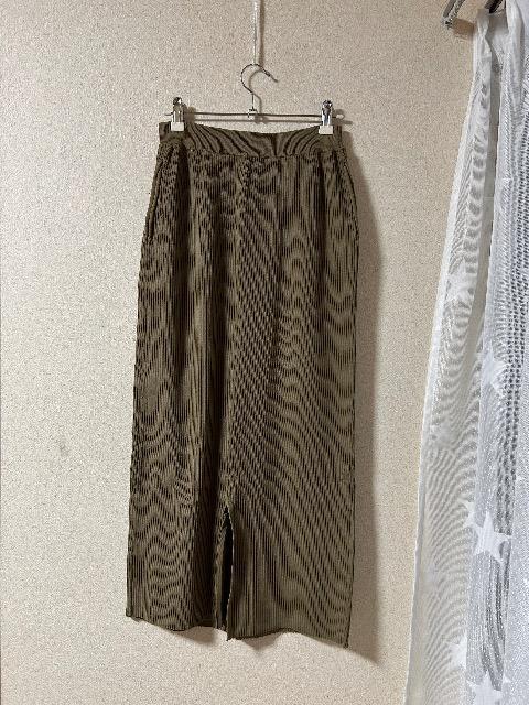 新品タグ付きAMERICAN HOLIC2wayアイレット刺繍スリーブBL & BARNYARDSTORMニットスカート < ブランド  新品タグ付きAMERICAN HOLIC2wayアイレット刺繍スリーブBL & BARNYARDSTORMニットスカート < ブランドの