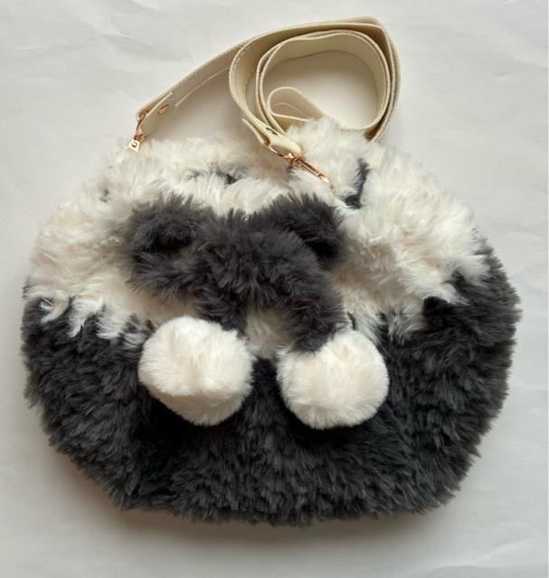 ハンドメイド バッグ ふわふわモコモコ ポンポン < 女性ファッション ハンドメイド バッグ ふわふわモコモコ ポンポン < 女性ファッションの