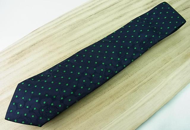 ◆確実正規品 未使用タグ付き NINA RICCI ニナリッチ ネクタイ&ポケットチーフセット/剣先幅8cm・透かしバラ柄・ < ブランド ◆確実正規品 未使用タグ付き NINA RICCI ニナリッチ ネクタイ&ポケットチーフセット/剣先幅8cm・透かしバラ柄・ < ブランドの