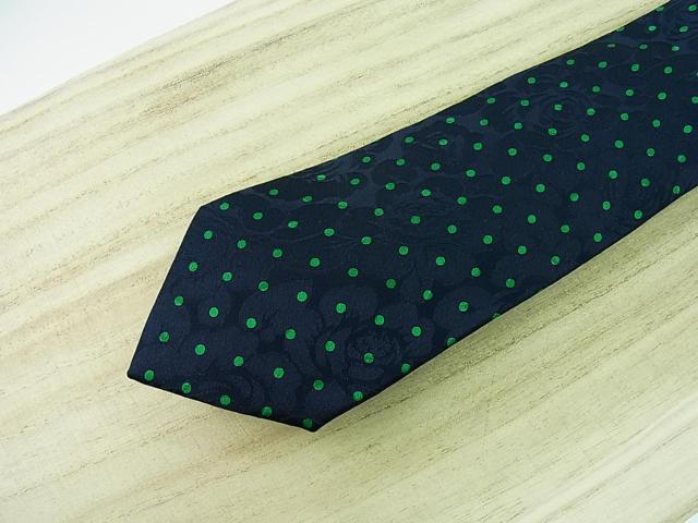 ◆確実正規品 未使用タグ付き NINA RICCI ニナリッチ ネクタイ&ポケットチーフセット/剣先幅8cm・透かしバラ柄・ < ブランド ◆確実正規品 未使用タグ付き NINA RICCI ニナリッチ ネクタイ&ポケットチーフセット/剣先幅8cm・透かしバラ柄・ < ブランドの