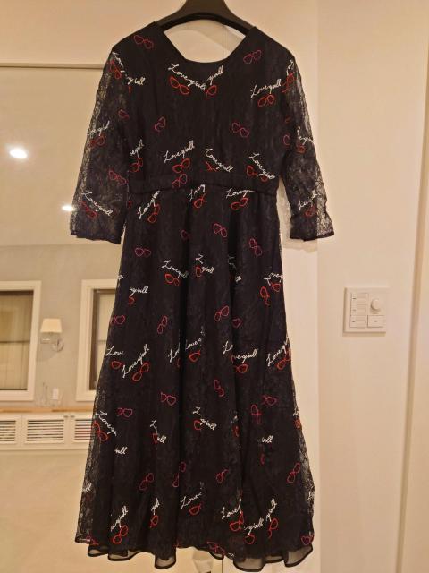 黒長袖ワンピース 赤メガネ柄 Мサイズ < 女性ファッション 黒長袖ワンピース 赤メガネ柄 Мサイズ < 女性ファッションの