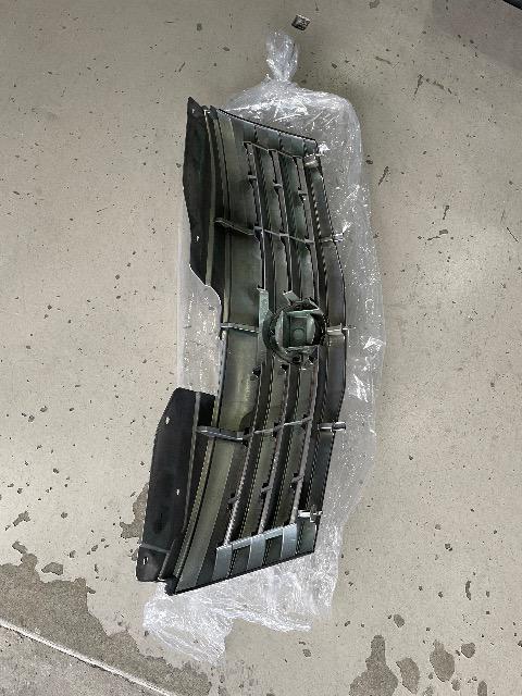 C25セレナ!ハイウェイスター純正フロントグリル! < 自動車/バイク C25セレナ!ハイウェイスター純正フロントグリル! < 自動車/バイク