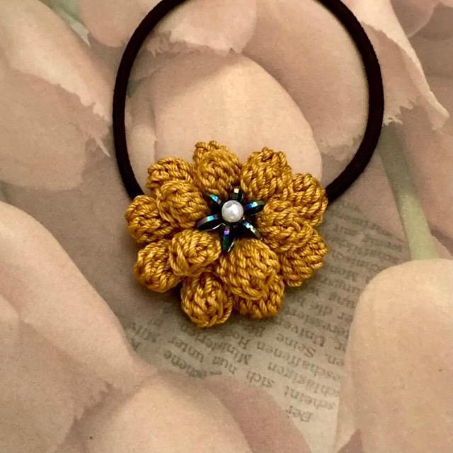 ハンドメイド♪レース編み ぽこぽこ花びらのお花モチーフヘアゴム < 女性ファッション  ハンドメイド♪レース編み ぽこぽこ花びらのお花モチーフヘアゴム  < 女性ファッションの