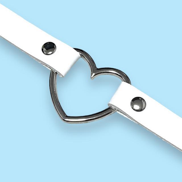 【新品】オープンハートデザイン合皮チョーカー/ホワイト < ブランド 【新品】オープンハートデザイン合皮チョーカー/ホワイト < ブランドの