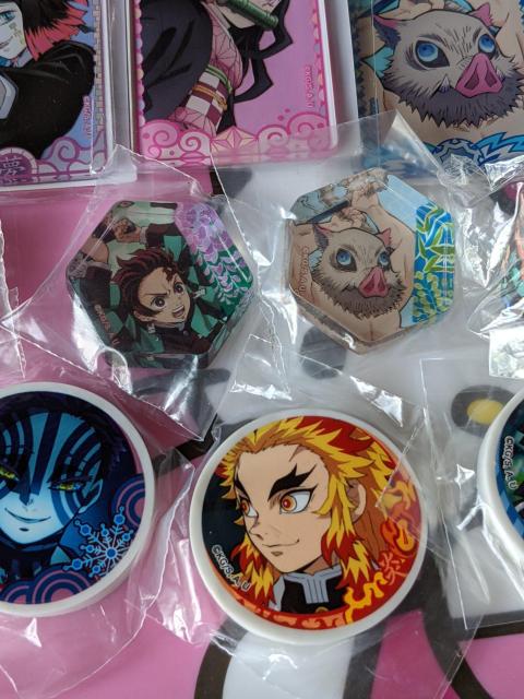 鬼滅の刃 消しゴム 箸置き キーホルダー 缶バッジ マステ 13個セット くら寿司 < アニメ/コミック/キャラクター 鬼滅の刃 消しゴム 箸置き キーホルダー 缶バッジ マステ 13個セット くら寿司 < アニメ/コミック/キャラクターの