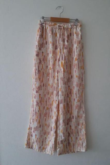 保管のみ未使用品◆GU◆モザイク柄 サラサラ 裏地付き パンツ M < ブランド  保管のみ未使用品◆GU◆モザイク柄 サラサラ 裏地付き パンツ M  < ブランドの