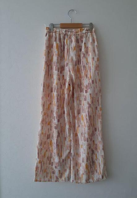 保管のみ未使用品◆GU◆モザイク柄 サラサラ 裏地付き パンツ M < ブランド  保管のみ未使用品◆GU◆モザイク柄 サラサラ 裏地付き パンツ M < ブランドの