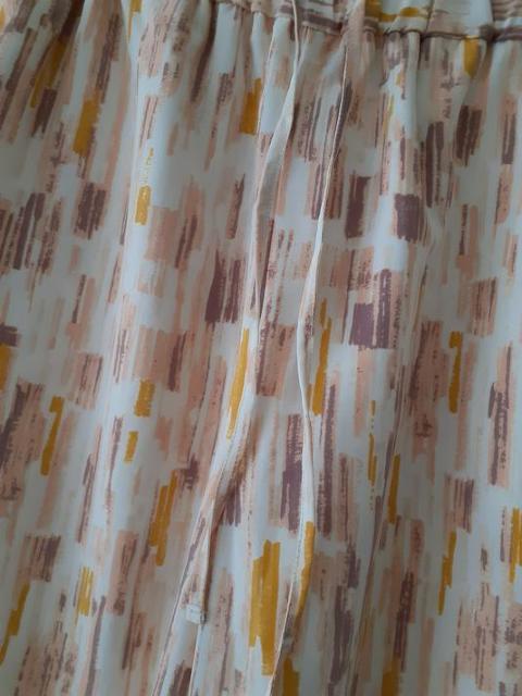 保管のみ未使用品◆GU◆モザイク柄 サラサラ 裏地付き パンツ M < ブランド  保管のみ未使用品◆GU◆モザイク柄 サラサラ 裏地付き パンツ M < ブランドの