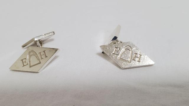 正規 エルメス ダイヤ 2連リバーシブルカフス AG ラージL ひし形カフリンクス SVシャイニーボタン クラシック ロゴアイコン < ブランド  正規 エルメス ダイヤ 2連リバーシブルカフス AG ラージL ひし形カフリンクス SVシャイニーボタン クラシック ロゴアイコン < ブランドの