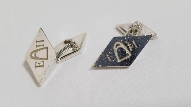 正規 エルメス ダイヤ 2連リバーシブルカフス AG ラージL ひし形カフリンクス SVシャイニーボタン クラシック ロゴアイコン < ブランド  正規 エルメス ダイヤ 2連リバーシブルカフス AG ラージL ひし形カフリンクス SVシャイニーボタン クラシック ロゴアイコン < ブランドの