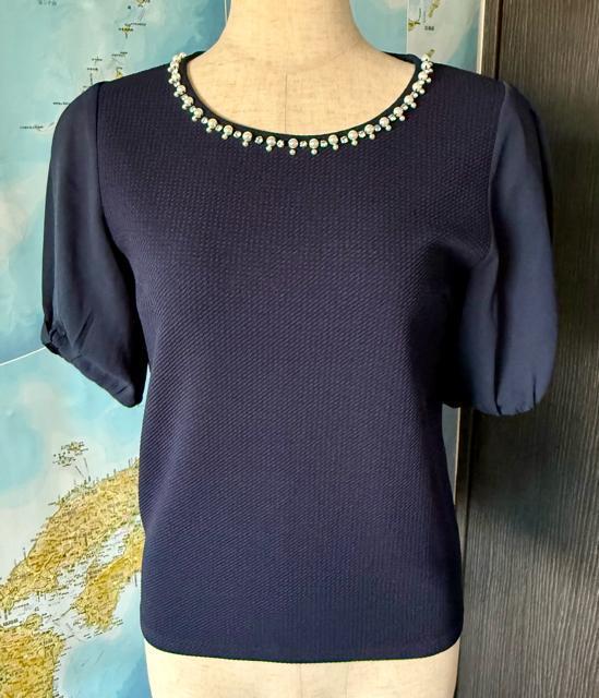 INGNI ネイビー ビーズ装飾 半袖トップス < ブランド INGNI ネイビー ビーズ装飾 半袖トップス < ブランドの