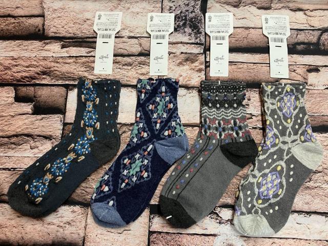 『画像から4足組』お洒落なフロート柄入り サラッと快適・天然綿使用!【att rait】レディース綿混クルー丈ソックス < 女性ファッション  『画像から4足組』お洒落なフロート柄入り サラッと快適・天然綿使用!【att rait】レディース綿混クルー丈ソックス < 女性ファッションの