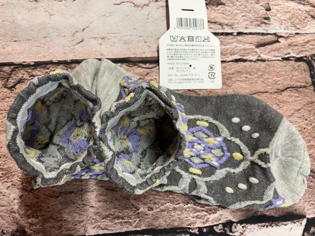 『画像から4足組』お洒落なフロート柄入り サラッと快適・天然綿使用!【att rait】レディース綿混クルー丈ソックス < 女性ファッション  『画像から4足組』お洒落なフロート柄入り サラッと快適・天然綿使用!【att rait】レディース綿混クルー丈ソックス < 女性ファッションの