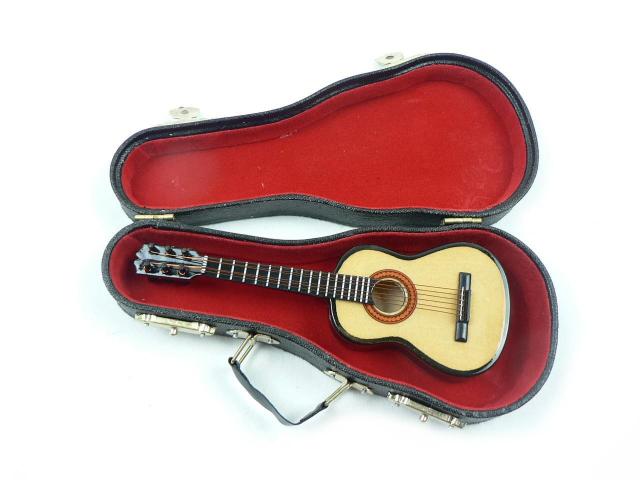 アコースティックギターのミニチュア・新品・即決! < ホビー  アコースティックギターのミニチュア・新品・即決!  < ホビーの