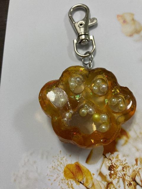 ハンドメイド レジン 肉球 シャカシャカ キーホルダー いぬ < 女性ファッション  ハンドメイド レジン 肉球 シャカシャカ キーホルダー いぬ < 女性ファッションの
