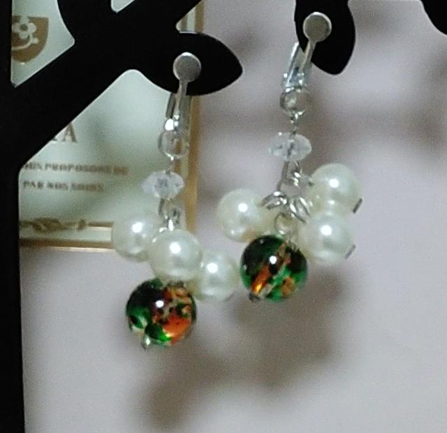 フェイクパールとカラフルビーズ玉のイヤリング < 女性アクセサリー/時計  フェイクパールとカラフルビーズ玉のイヤリング  < 女性アクセサリー/時計の