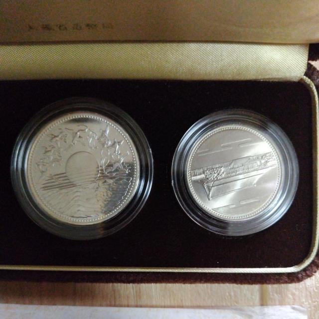 天皇陛下御即位60年記念貨幣銀・白銅貨2枚セット < ホビー 天皇陛下御即位60年記念貨幣銀・白銅貨2枚セット < ホビーの