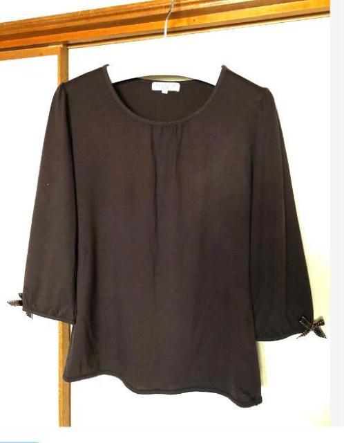 セオリア/しまむら 袖口と後ろ裾のリボン飾りが可愛いカットソー < ブランド セオリア/しまむら 袖口と後ろ裾のリボン飾りが可愛いカットソー < ブランドの