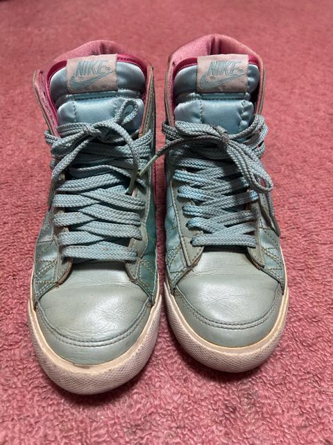 NIKE ブレーザーミッドプレミアム キルティングハイカットスニーカー ミントブルー×ピンク < ブランド NIKE ブレーザーミッドプレミアム キルティングハイカットスニーカー ミントブルー×ピンク < ブランドの