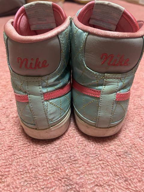 NIKE ブレーザーミッドプレミアム キルティングハイカットスニーカー ミントブルー×ピンク < ブランド NIKE ブレーザーミッドプレミアム キルティングハイカットスニーカー ミントブルー×ピンク < ブランドの