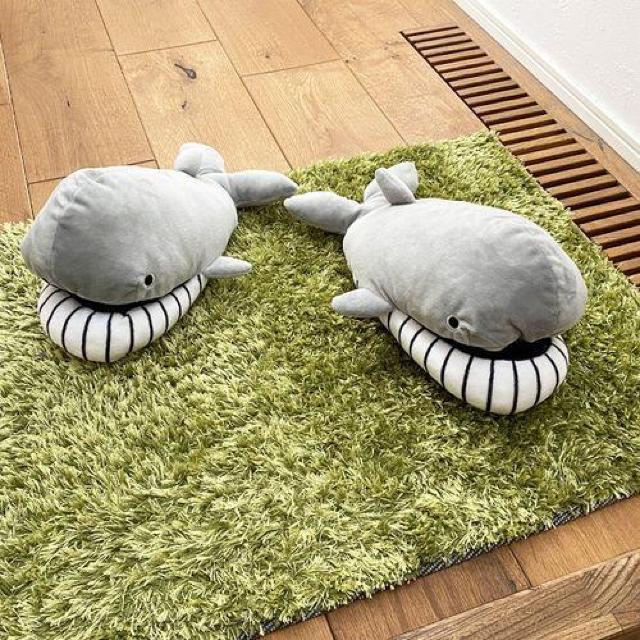 アニマルスリッパ ガブッとハグ くじら < インテリア/ライフ アニマルスリッパ ガブッとハグ くじら < インテリア/ライフの