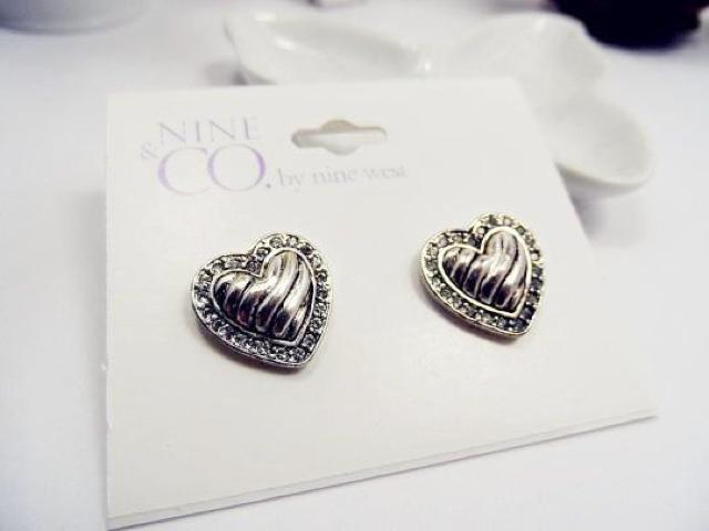 新品NINE WESTゴスロリ姫系ゴシックアンティーク調ハートピアス < 女性アクセサリー/時計  新品NINE WESTゴスロリ姫系ゴシックアンティーク調ハートピアス  < 女性アクセサリー/時計の