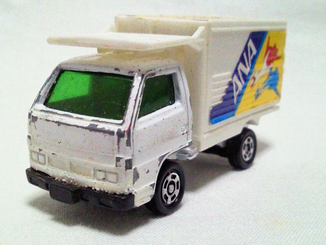 絶版トミカ32 エルフ機内食運搬車 ピカチュウ ジャンボs < ホビー 絶版トミカ32 エルフ機内食運搬車 ピカチュウ ジャンボs < ホビーの