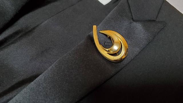 正規レア Dior クラシック クレセントムーン ブローチ ゴールド 三日月 アンティーク シャイニーゴールド ナイトアート < ブランド  正規レア Dior クラシック クレセントムーン ブローチ ゴールド 三日月 アンティーク シャイニーゴールド ナイトアート < ブランドの