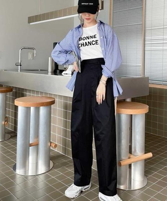 クラシカルエルフ  だぼっとが可愛い。ルーズテーパードタックワイドパンツ < 女性ファッション  クラシカルエルフ  だぼっとが可愛い。ルーズテーパードタックワイドパンツ  < 女性ファッションの