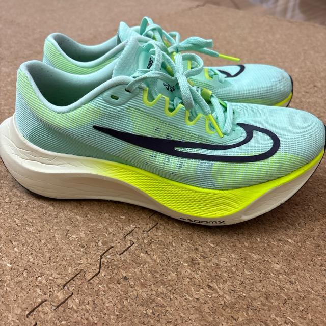 26.5cm ランニングシューズ NIKEナイキ ズームフライ5 < レジャー/スポーツ  26.5cm ランニングシューズ NIKEナイキ ズームフライ5 < レジャー/スポーツの