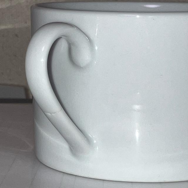 金継ぎ用カップ ホワイトカップ マグカップ 欠けヒビ有り 2個 < インテリア/ライフ 金継ぎ用カップ ホワイトカップ マグカップ 欠けヒビ有り 2個 < インテリア/ライフの