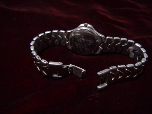 ValenTino Moradeiの腕時計 !。 < 女性アクセサリー/時計  ValenTino Moradeiの腕時計 !。 < 女性アクセサリー/時計の