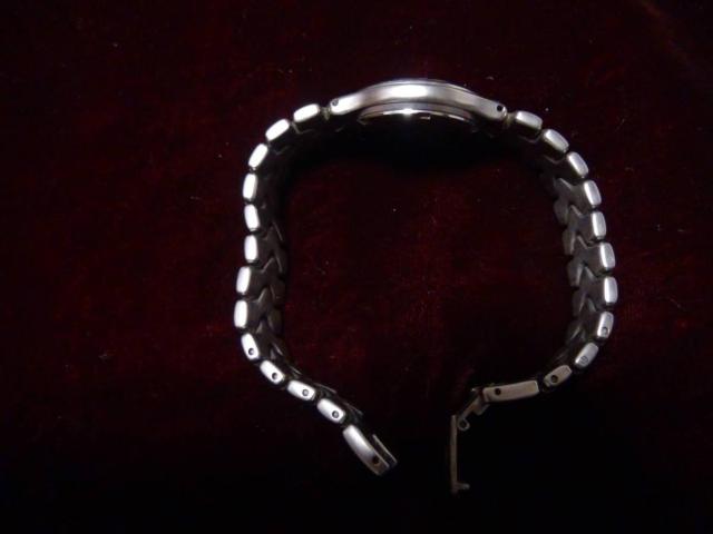 ValenTino Moradeiの腕時計 !。 < 女性アクセサリー/時計  ValenTino Moradeiの腕時計 !。 < 女性アクセサリー/時計の
