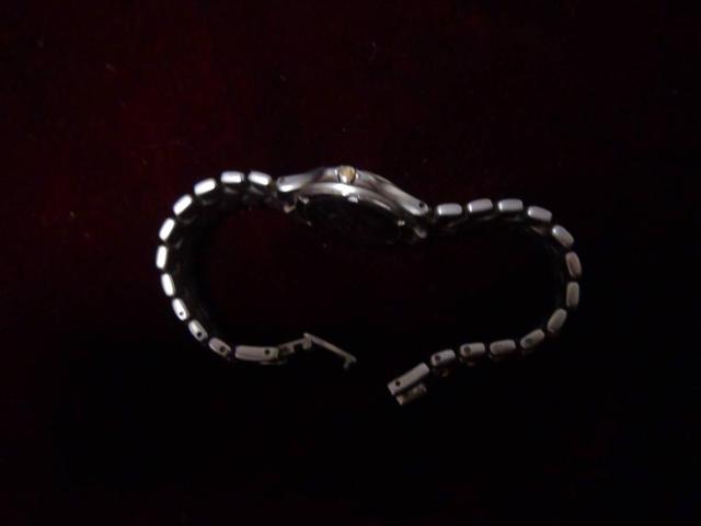 ValenTino Moradeiの腕時計 !。 < 女性アクセサリー/時計  ValenTino Moradeiの腕時計 !。 < 女性アクセサリー/時計の