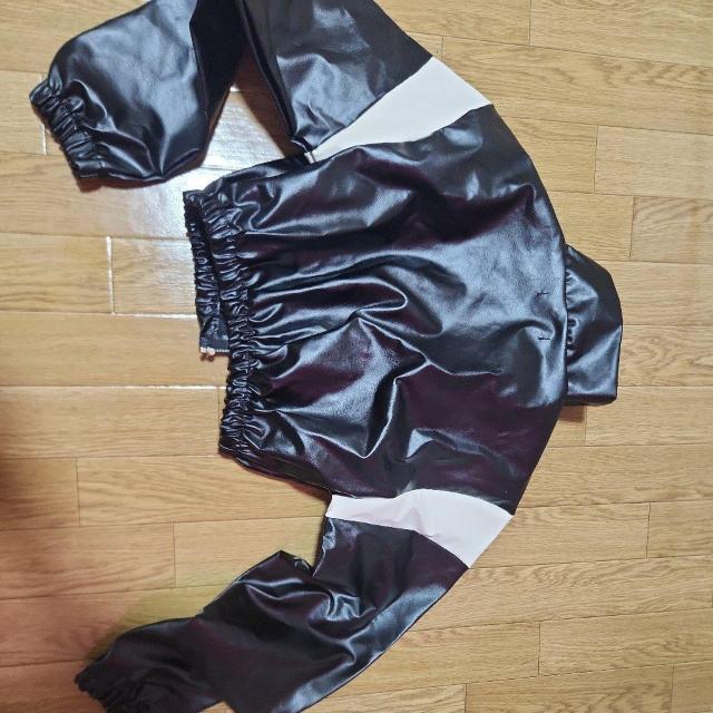 新品 ショート丈 革素材 ライダースジャケット サイズ→フリー < 女性ファッション  新品 ショート丈 革素材 ライダースジャケット サイズ→フリー < 女性ファッションの