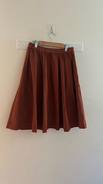 ユニクロ ハイウエストドライストレッチタックスカート フレアスカート ひざ丈 ブラウン テラコッタ レンガ M < ブランド  ユニクロ ハイウエストドライストレッチタックスカート フレアスカート ひざ丈 ブラウン テラコッタ レンガ M < ブランドの